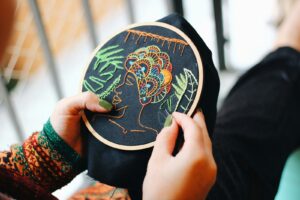 Hand embroidery with hoop and thread